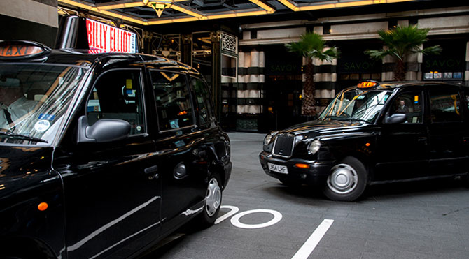 London's black cabs use cellular connectivity for mobile advertising