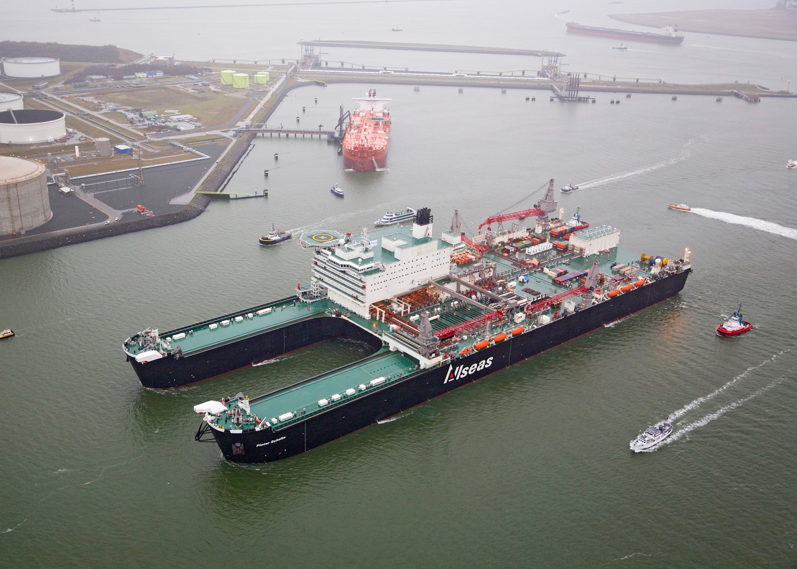 The World's Largest Ship Stays Online With Peplink