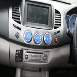 Dashmount 711062 Mitsubishi L200