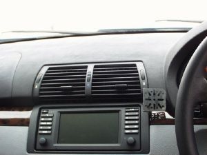 Dashmount BMW X5 Satnav 02