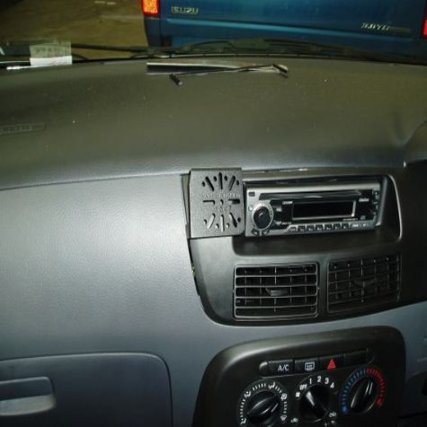 Dashmount Daihatsu Charade 04>