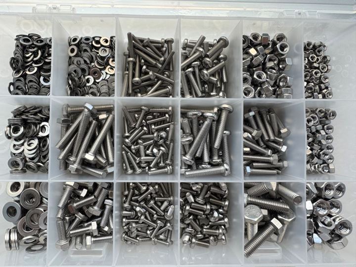 ASSORTED STAINLESS STEEL SCREWS, NUTS & WASHERS